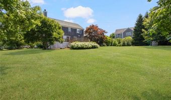 220 Island Dr, Middletown, RI 02842
