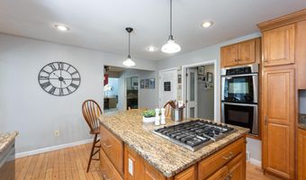 28 Woodland Dr, Amherst, NH 03031