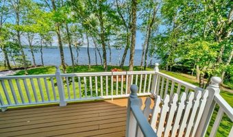 19 Glenview Ln, Belfast, ME 04915