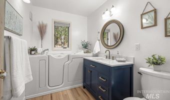 9734 Moore Dr, Cascade, ID 83611