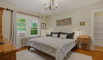 30 Boulevard, Middletown, RI 02842