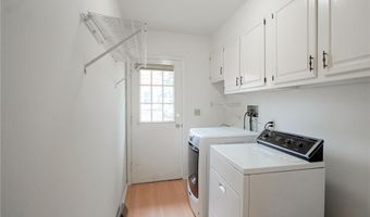 100 W Maplemere Rd, Amherst, NY 14221