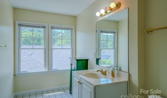 8 Creekside Way, Asheville, NC 28804