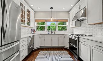 518 Hoyt St, Darien, CT 06820