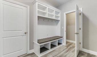 4936 N Prestwick Ave, Bel Aire, KS 67226