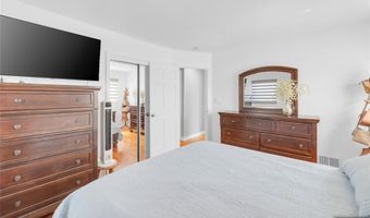 136 E Clinton Ave, Bergenfield, NJ 07621