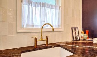 33 W Main Rd, Little Compton, RI 02837