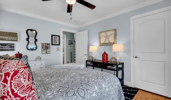 21 W Magnolia Ave, Beach Haven, NJ 08008