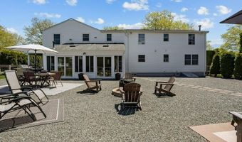 56 Pasture Farm Dr, Middletown, RI 02842