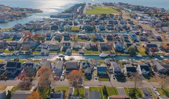 38 Bayside Pl, Amityville, NY 11701