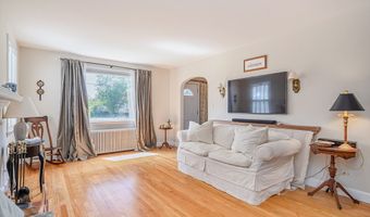 19 Valerie Ln, Danbury, CT 06811