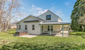 593 Crowson Rd, Ashland, OR 97520