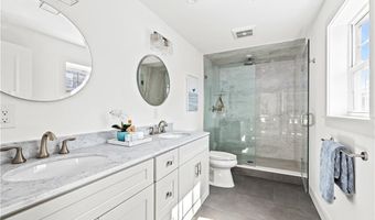 21 Bradford St 2, Bristol, RI 02809