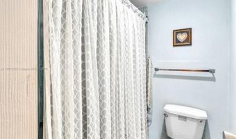 3675 N Country Club Dr 707, Aventura, FL 33180