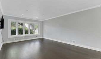 556 Sandra Pl, Teaneck, NJ 07666