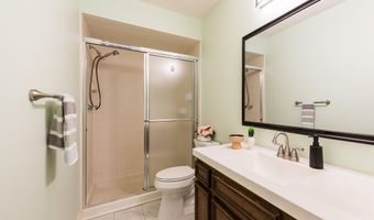 1040 Greenhills Dr, Ann Arbor, MI 48105