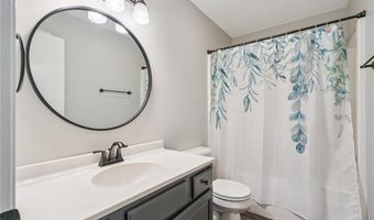 825 Kiowa Dr, North Liberty, IA 52317