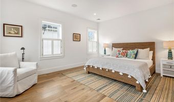 24 School St, Newport, RI 02840