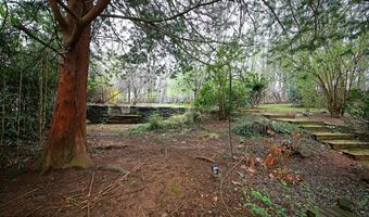 222 Red Hill Rd, Middletown, NJ 07748
