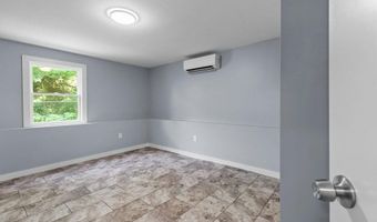 132 Maple Ave, Middletown, RI 02842