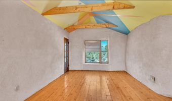77 North Rd, Carson, NM 87517