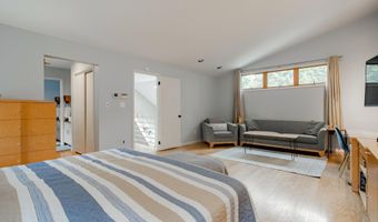 7 Cormorant Dr, Middletown, NJ 07748