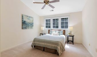 7716 EFFINGHAM Sq, Alexandria, VA 22315