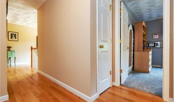 9 Wilshire Ln, Cranston, RI 02921
