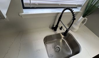 111 Sutton Pl 111, Bloomfield, CT 06002