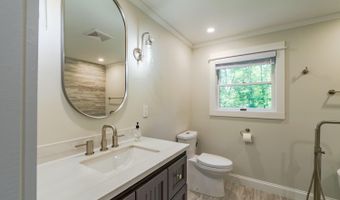 14 Hunt Rd, Belfast, ME 04915