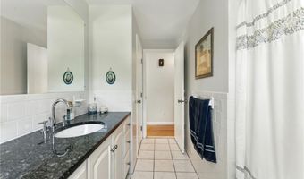 22 Camelot Cir, Johnston, RI 02919