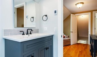 42 Grasslands Rd, East Greenwich, RI 02818