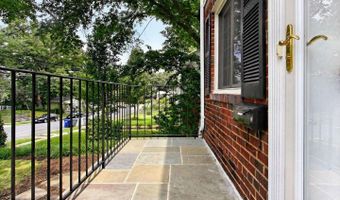 5813 FIFER Dr, Alexandria, VA 22303