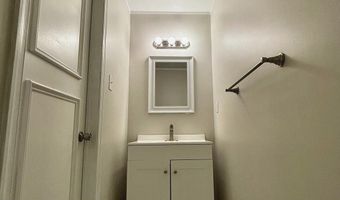 2000 RED MAPLE Grv, Ambler, PA 19002