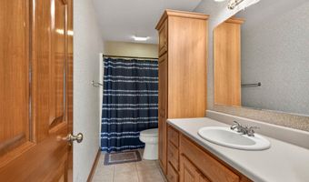 1908 Bent Tree Ct, Auburn, IN 46706