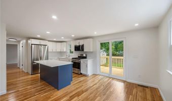 28 Wesleyan Ave, Warwick, RI 02886
