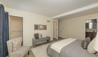 716 Reinke Rd, Ballwin, MO 63021