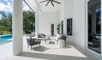 100 Glenbrook Ct, Atlantis, FL 33462