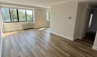 4390 LORCOM Ln 810, Arlington, VA 22207