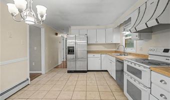 118 Duchess Rd, Cumberland, RI 02864