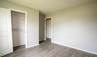 110 Pin Oak Dr Dr, Aurora, MO 65605