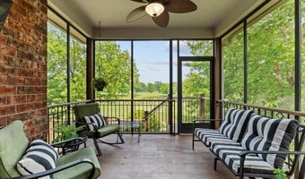 324 Meadowbrook Country Club Est, Ballwin, MO 63011