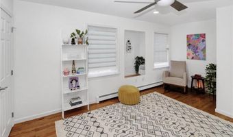 231 Maple Ave 102, Newport, RI 02840