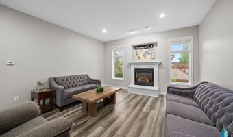 316 S Country Club Ave, Brandon, SD 57005