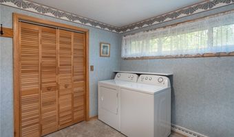 915 Sharondale Dr, Amherst, OH 44001