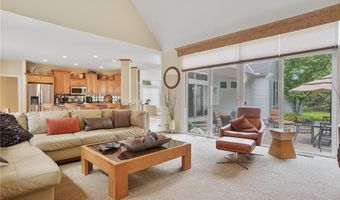 255 Bonnie Ln, Aurora, OH 44202