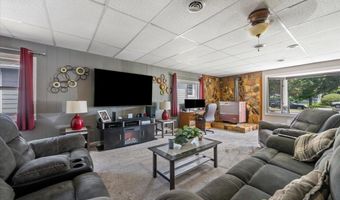 911 Kingsbury St, Belle Fourche, SD 57717
