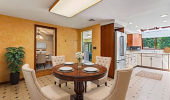 8 Greenwood Pl, Middletown, NJ 07748