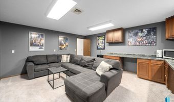 2908 N Oak Rd, Brandon, SD 57005