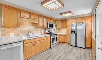608 E Hazel St, Albion, IN 46701